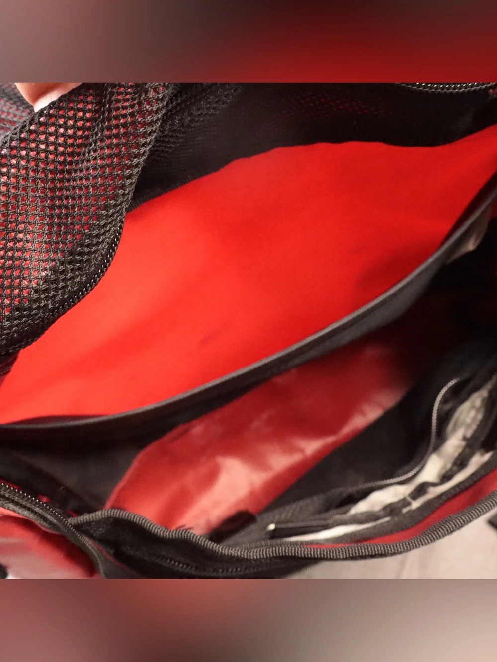 North Face Base Camp Voyager Messenger Bag Water Resistant Red Outdoor Laptop